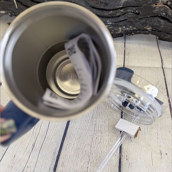 Stanley 40 oz Quencher H2.0 FlowState Tumbler – Ltd. Edition Abstract Ge… - Picture 4 of 7